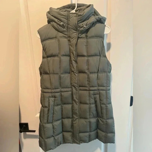 Bernardo Winter Resort Quilted Hooded Puffer Vest NEW NEVER WORN! SIZE S NO TAGS - Picture 4 of 10